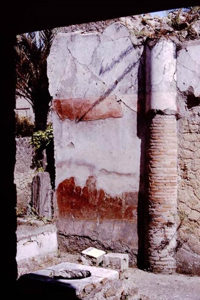 Ins. V 35, Herculaneum, 1964. East wall of courtyard 12. Photo by Stanley A. Jashemski.
Source: The Wilhelmina and Stanley A. Jashemski archive in the University of Maryland Library, Special Collections (See collection page) and made available under the Creative Commons Attribution-Non Commercial License v.4. See Licence and use details. J64f1169